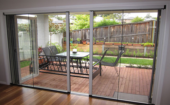 Retractable Insect Screens & Doors - Capricorn Screens, Awnings and Blinds